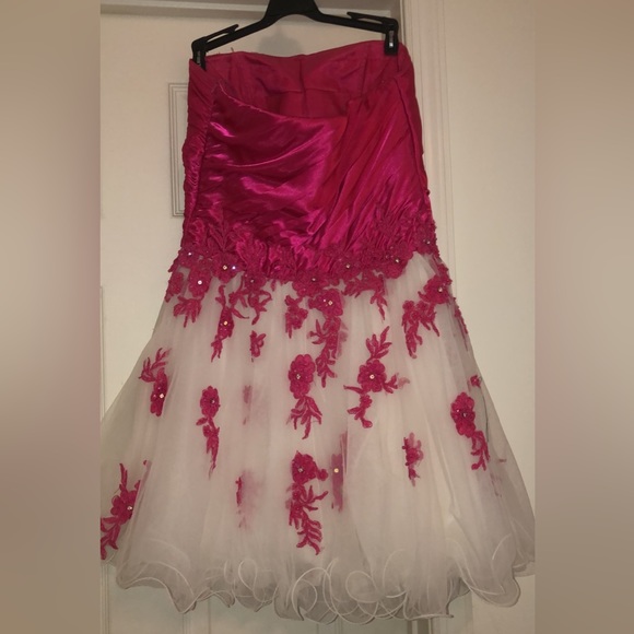 Tony Bowls Homecoming Dress - Picture 2 of 2